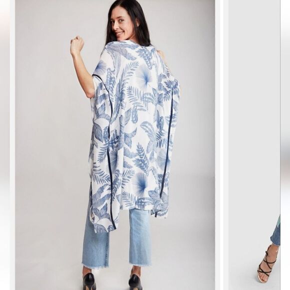 Blue and White Kimono Shrug - Picture 3 of 13